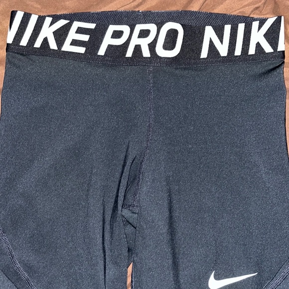 Nike pro leggings size medium